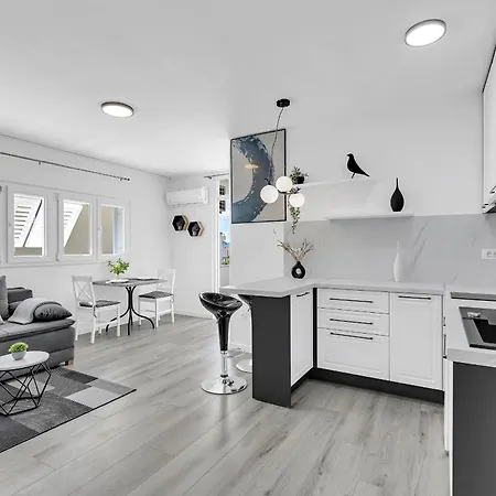 Mediterranean Living 3 * Makarska